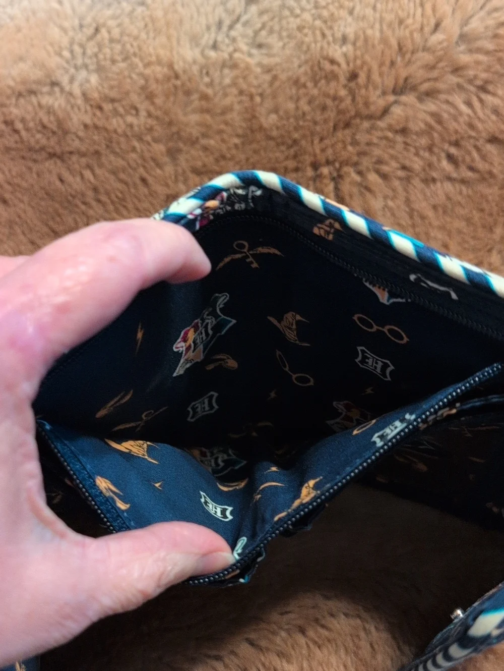 Vera Bradley Harry Potter Tri Fold Wallet - Picture 4 of 5